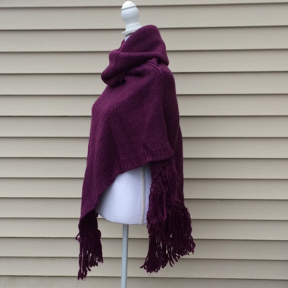 Jessica Simpson Poncho - Picture 3 of 6